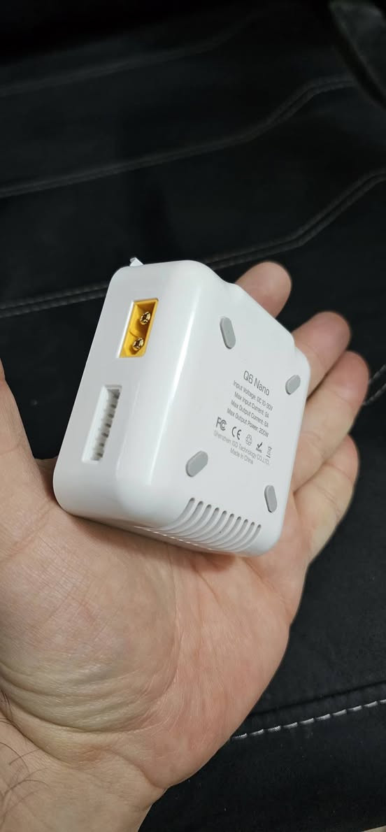 السلام عليكم 
شواحن ٢ للبيع جديد غير مستخدم 
1-isdt q6 nano dc smart 
تشحن بطاريات ل6s تيار 10 امبير 
السعر 35 الف 
2-imax b6 dc وياها محولة اصلية 
السعر 25 الف 

مكاني بغداد و يتوفر توصيل


**إذا كنت صاحب هذا الإعلان وتريد حذفه لأي سبب، رجاءا أرسل رسالة إلى الدعم الفني**