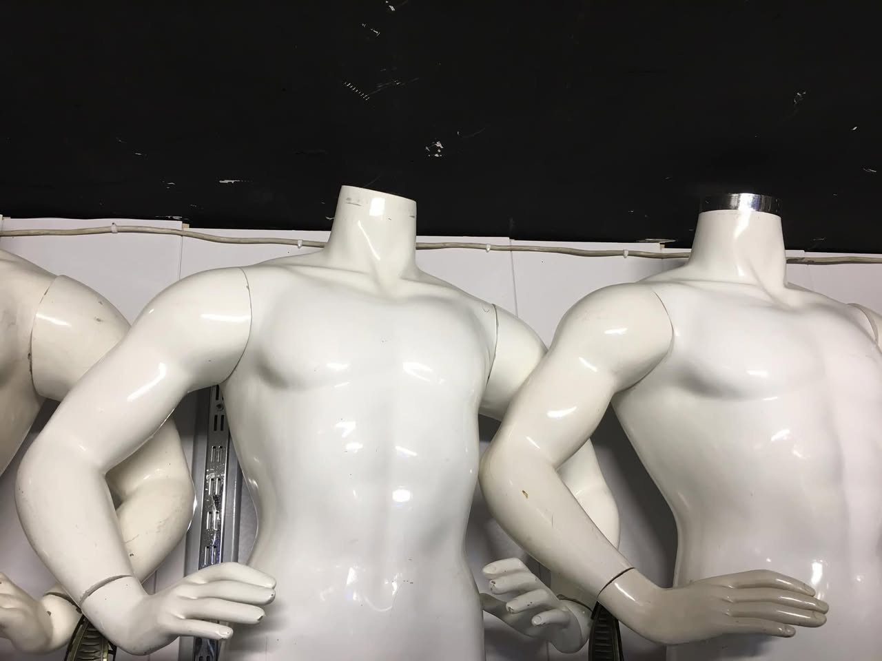 سلام عليكم عندي ملكنات كاملة و صدر و رجل هوية البيع البيع هذا ***********
