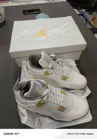 براند عالمي • ملابس