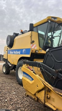 حاصده نيوهولند موديل 2012 سنويه ورقم اربيل حجم 5040 قايش 07830190287