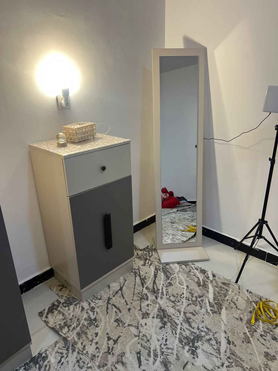 غرفه اخشاب للبيع مستخدمه 4 اشهر فقط وحاليا مفصخه الغرفه ومسلفنه يحتاج فقط شد السعر مليون و250 وبيهه. مجال مكاني نجف حي المهندسين 
للاتصال ***********/*********** النجف, العراق
