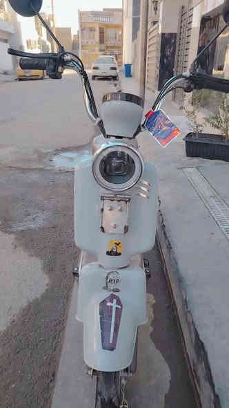 دراجه شحن للبيع دراجه نضيفه وكلش حلوه جبتها جديده مصارلي سبوع ومماشيه بعدها جديده السعر 300 وبيها مجال المكان حي جهاد ***********
