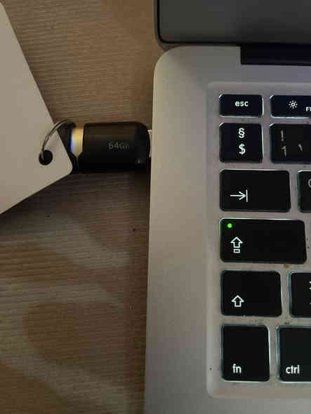 للبيع 🛑 ماك بوك أبل 💻 ذاكرة 128G وياها رام تخزين 64G حاسبة مخصصة للدراسة والبرمجة كاملة محلقاته . شاشة بقياس 13.3 إنش السعر 270 الف وبيها مجال بسيط للشراي يتصل على رقم ***********
