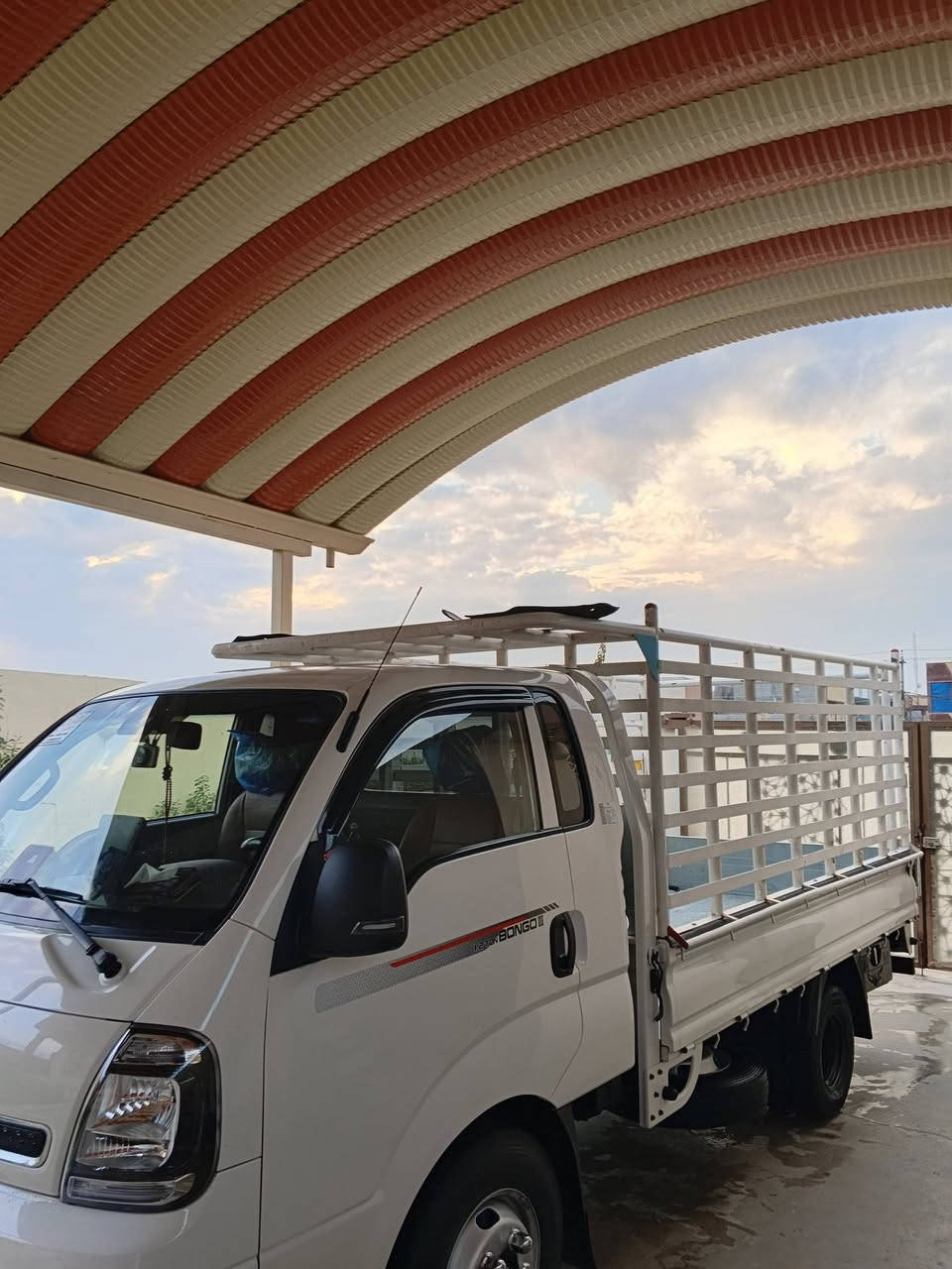 سلام عليكم كيا فحل مسكر موديل2023سياره فول وربع تبريد ابيانو ماشيه 16الف سياره بعدهه  جديده بمعنى الكلمه رقم بغداد انكليزي سياره بعدهه كلشي مامحور بيهه رادار امامي كامرات من الشركه تحكم استيران السياره واحد ع واحد رقم الهاتف ***********
