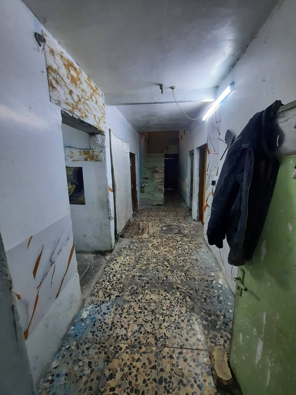 بيت للبيع  في منطقه الدوره ابودشير الشارع الضغط  السعر 14 وبي مجال للشراي للتواصل على هذا الرقم ***********
