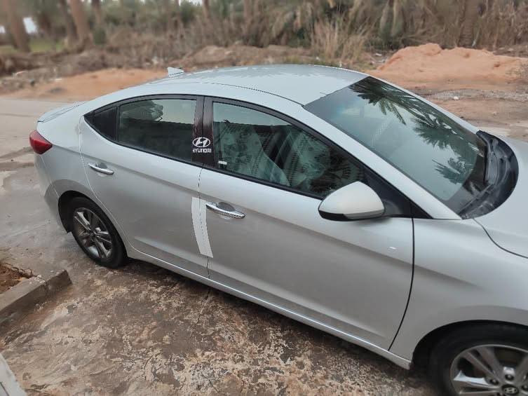 النترا 2017بيع او مراوس
النترا2017 السياره ليبيل واحد مامبدل بيهه ولا قطعه بس بيه رش جاملغين وبنيد

مكينه 2000 دوش

 +كشنات تدفئة+ تشغيل عن بعد  +رادارات جانبيه+نقطه عمياء++شاشه كار بلي +بصمة تشغيل وابواب 

مكان السياره بابل  
السعر120 وبيه مجال 

***********
