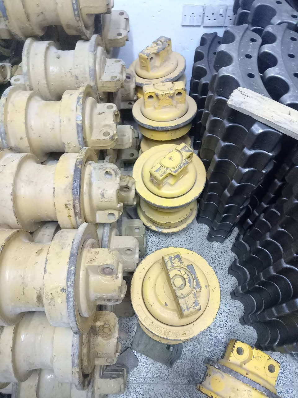 سلام عليكم ادوات ماكنه بلدوزر كتر بلر اصليه الاستفسار اتصال على الأرقام تاليه *********** 0770583751 بغداد الكراده شارع 52 محل جاسم ابو رولات
