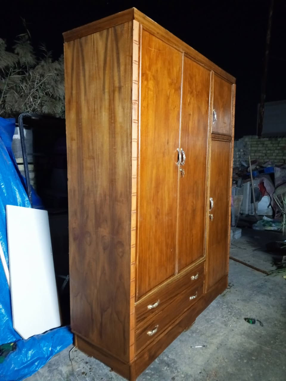 كنتور صاج 3 ابواب ابو الملحق وقلاب  كلش ضخم ونضيف ومرتب
الصاج الثكيل 
السعر 200 نهايته 
الشراي يجي خاص او يتصل***********
