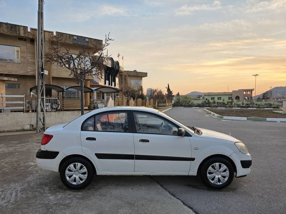هەرزانترین نرخ 
بەمانای کەلیمە ماڵی دۆستەو زۆر خاوێنوو بیمەسروفە هەموو گیانیشی مەزبووتە بەنزینیش بەس زۆر زۆر کەم دەخوات 
کیا ریۆ مۆدیل 2006 گێر حادی ساخ مەنەفیستو وەکالەی ئەسڵی هەیە بی کیشە ماڵی مەدەنیوو ژماڕە شانسی بەشەرتە سەت ساڵ
گێروو مەکینەو کامل کارەبایو کامل تندوو تۆڵی بەشەرت  پیشوو پشتو بێ لیدراوە وەڕگەراو براوە بەشەرتە 
پاوەڕە ناو زەردە هیتەڕە  تایەو ویلو پاتری لۆکە ماڵی فەقیرە 
شوێن رانیە *********** نرخی $35ق رانية, السليمانية
