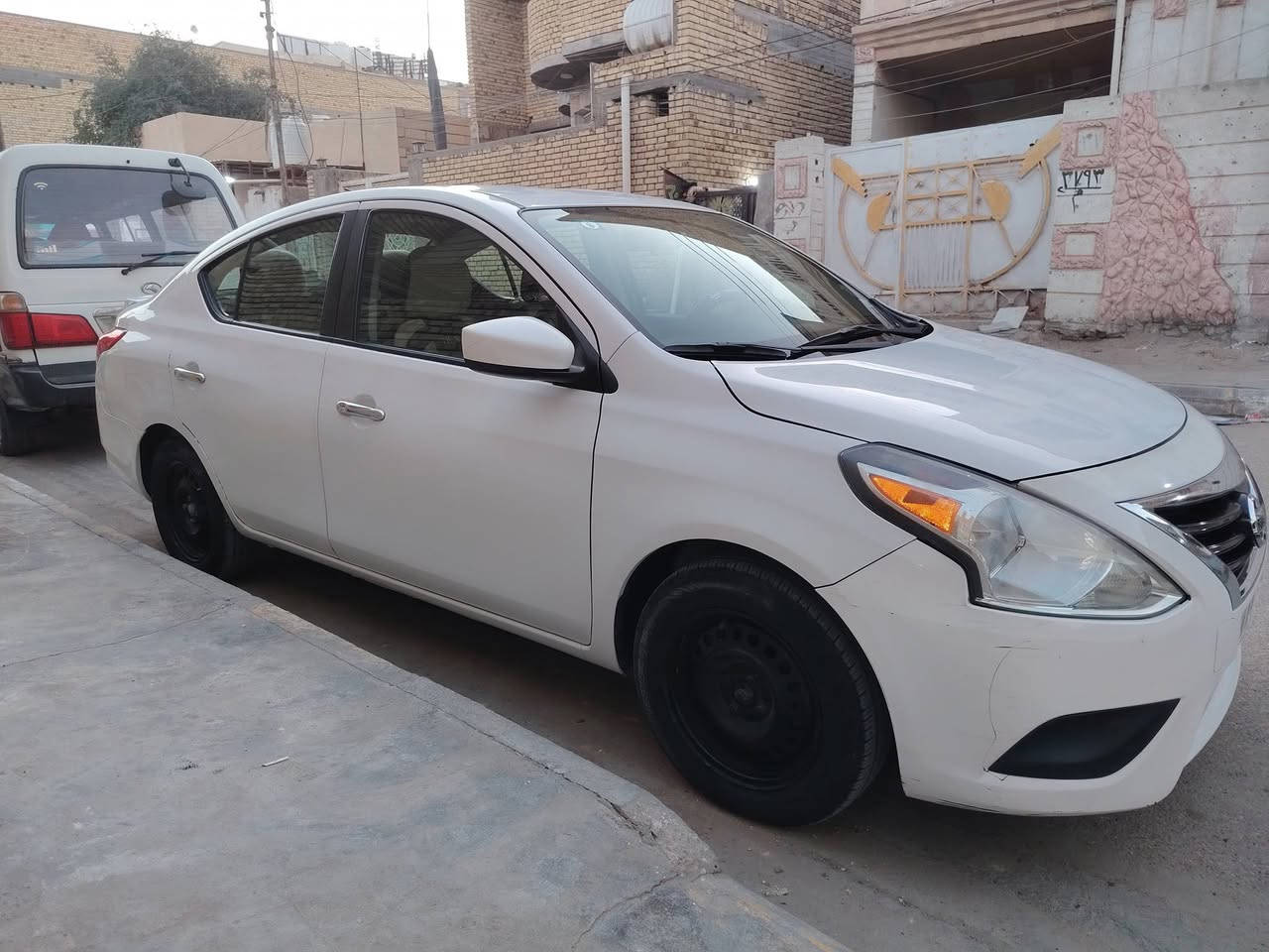 نيسان فيرسا 2018 مكسيكي 
كير مكينة كفالة 
ضربتها گد شبر بالجاملغ فقط 
السيارة بأسمي رقم انكليزي 
سنوية لل 30
هزة جديدة 
صور الحادث بالمنشور
رقم بصرة مكان السيارة ناصرية 
للاستفسار اكثر الاتصال او المراسلة واتساب
***********
