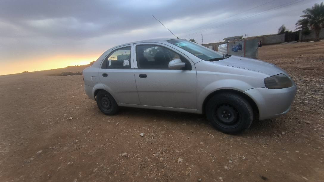 ئەڤیۆ مۆدیل 2006 
گێڕ و مەکینە و تەبرید بەشەرت
تەقەو ڕەقە و کارەبای بەشەرت
چوار تایە و ویل لۆکی لە ژێرایە ناو دەشتی لۆکە زۆر پاک ماوەتەوە کامل مەسرف کراوە 
ڕەقەم و سەنەوی تازەیە تاوەکوو 2029 بەشەرتی تەحویل و وەکالە حیزام بۆیاخ بۆ لەسەر ساقی بێ دەعم و لێدران
لەکەلارم سعری 51 و مەجالێ زۆۆر کەم
*********** كالار, السليمانية
