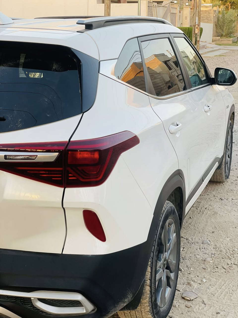 كيا سلتوس2023
بدون رقم 

السيارة فول مواصفات 

مكينه 2000دوش

بصمه. تشغيل عن بعد 

فتحه  ،    AWD

3 انضمه قياده 

تبريد قطعتين

كشنات تدفئة

ستيرن تدفئة

هواي مواصفات بعد بيها 

ماشيه 60 الف 

الضرر نص الجنطه صبغ .

السعر.    165 وبيها مجال
***********
