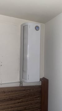 عندي￼￼ سبلت 2 للبيع  سعره 700 ‏الواحد مستخدم بس موسم ￼￼هذا رقمي استفسا...