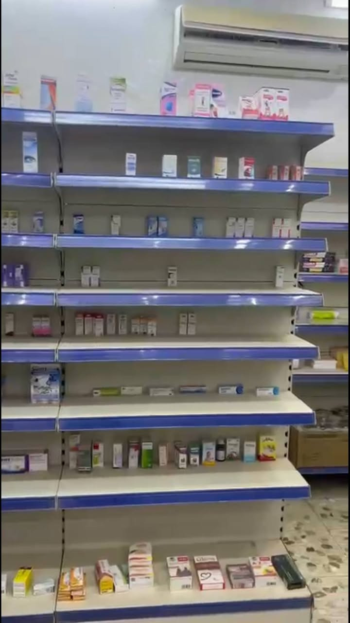 رفوف استاند ابو الضهر سعودي ثقيل اخوالجديد سعر المتر٨٥ العدد ٢٠ متر تقريبا العنوان نجف حي المكرمة شارع الطاقه ***********
