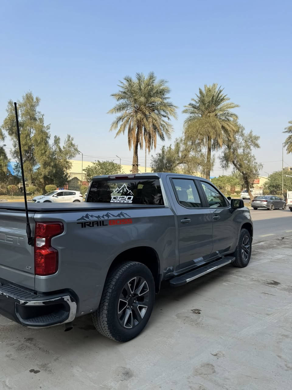 السلام عليكم

سلفرادو 2023 مواصفات LT محوله بالكامل z71 

السياره 4 سلندر نص فول دشبول تاهو فور ويل

السياره انظف واحلى من الصور رقم دهوك باسمي 

ضررها فقط بارد بالجاملغ الخلفي 

سعرها ٢٩٥ بيها مجال 

***********

مكاني بغداد بلديات

مواصفاتها :

شاشة جبيره وابل كار بلي وايرليس

كيجات شاشه 

رادار امامي 

تدفئة مقاعد وضعيتين 

كشن كهرباء

بصمه 

انارة خلفية 

وضعيات قيادة ٤
