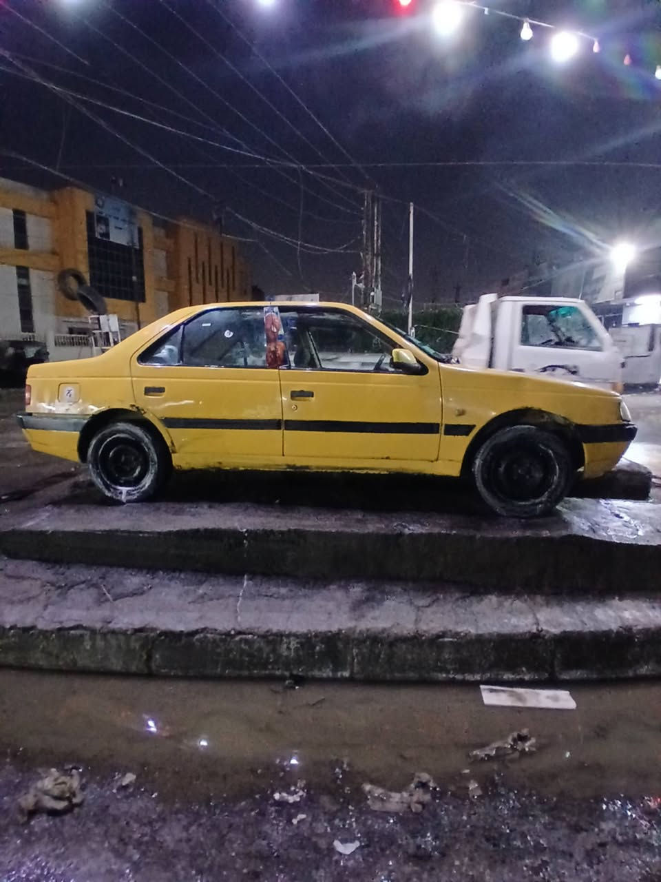 بيجو 2010 محور كورلا 1600
صدر جديد تبريد ثلج 

مصفره هيه وغرامات 

كير ومحرك خير من الله 

كير اوتو 

رقم انكليزي تحويل ثاني يوم
سعر 27وبيه مجال

مكان سياره بياع التراث

***********
