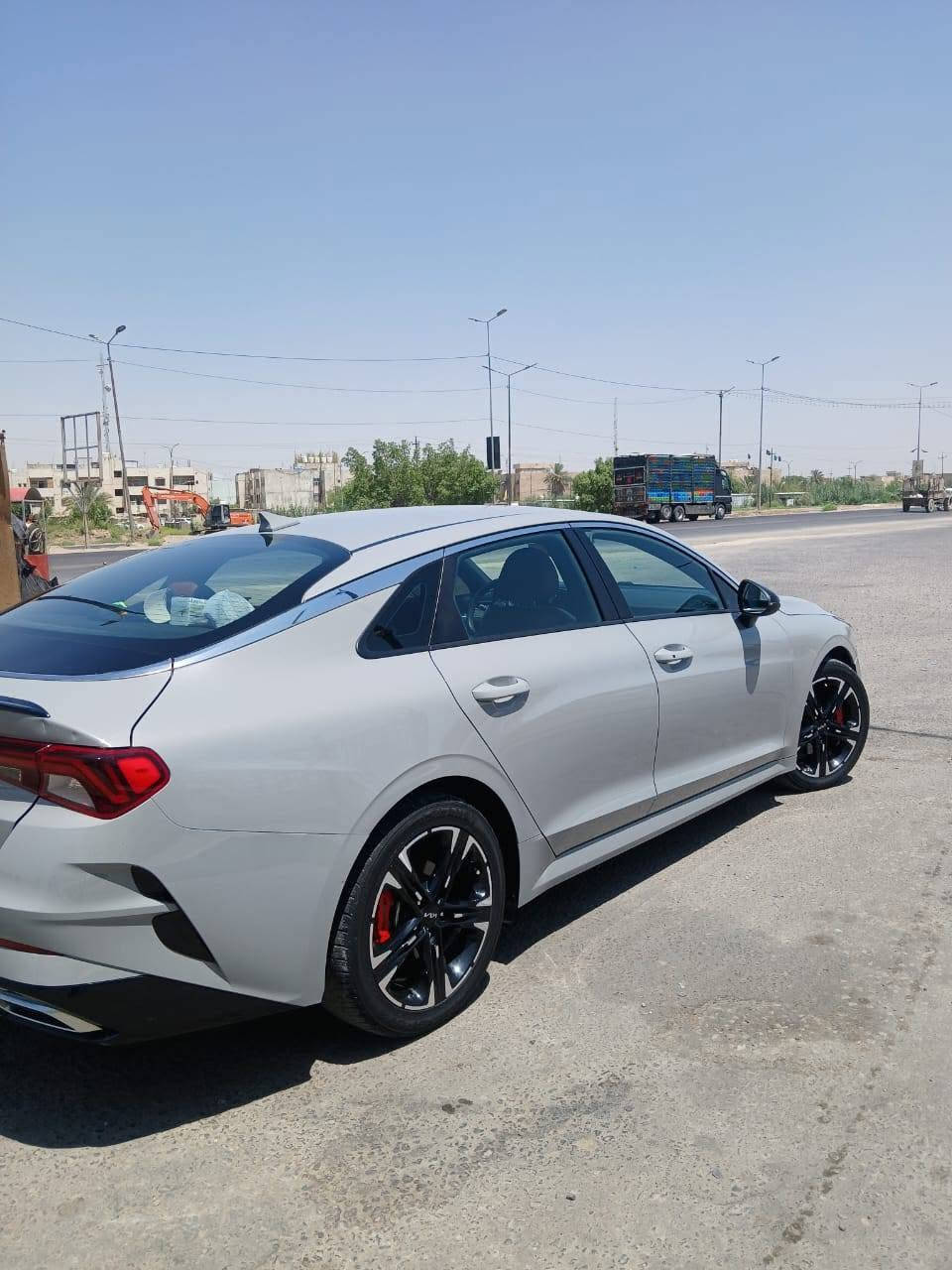 K5-GTline 2021-AWD
اللون : اسمنتي سموك المميز 

المحرك : 1600 تيربو 

الرقم : بغداد الجديد بأسمي تحويل مباشر 

الحادث : قطعة وحدة فقط ( صبغ الجاملغ الامامي ) 

المواصفات : 

١) بصمة تشغيل + بصمة ابواب 

٢) تشغيل عن بعد  

٣) خمس وضعيات قيادة دفع رباعي  

٤) كاميرة 360 درجة 

٥) دواخل جلد احمر + الأرضية مبطنة جلد بالكامل 

ا٦) شاشة كبيرة ( المستطيلة مو المربعة ) 

٧) تدفئة كشنات 

٨) ابل كاربلي واندوريد اوتو 

٩) حساسات امامية وخلفية وجانبية 

١٠) رادارات امامية وخلفية وجانبية 

١١) نقطة عمياء 

١٢) نظام مانع تزحلق

١٣) مثبت سرعة 

١٤) تحديد مسار 

١٥) مخارج AUX +USB

 ١٧) شاحن وايرلس 

١٨) اوتو هولد 

١٩) جنطة ذكية فتح تلقائي 

٢٠) تبريد بيانو 

السيارة نظيفة وجديدة بكل معنى الكلمة وتعال وشوفها بعينك 🤍

ماشية ٤١ الف ميل 

للأستفسار : ***********
