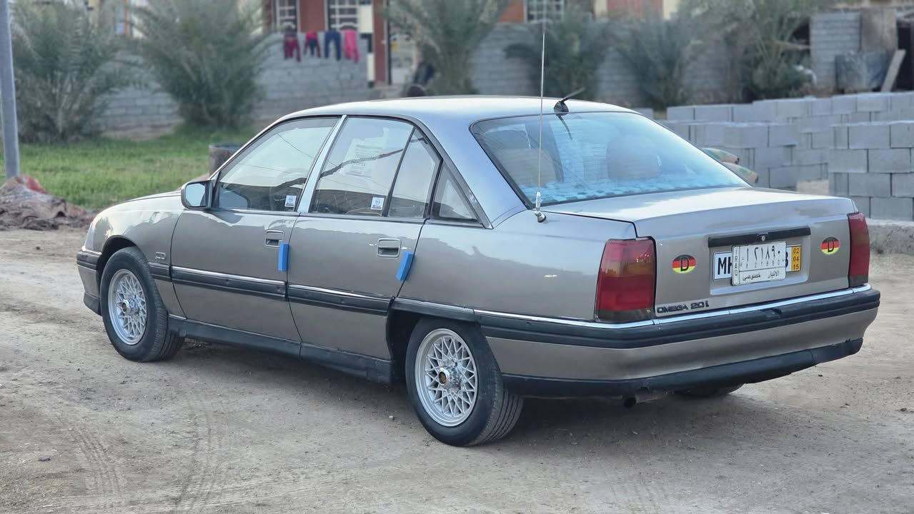 يالله اوبل اوميكا للبيع موديل 93 محرك 2000 #بلادي سنويه مجدده صبغ عام جماليه فقط كفاله من الضربه  والخويس كير #اوتوماتيك شرط تحويل مباشر سياره جاهزه من كلشي مكاني رمادي #للاستفسار *********** مكلف بنشر.           #السعر36 مجال بصيط
