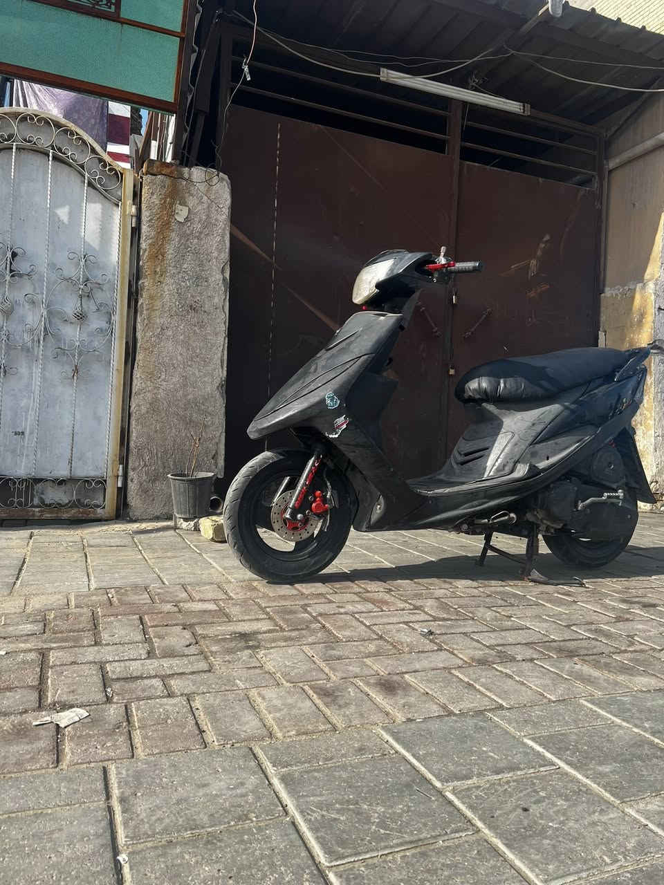 سلام عليكم دراجه ماكس عدله كفاله عامه كهرباء كلها شغاله مكينه بلاديه ملاح يخبل نصبه وخلقه ومعدل وشلعه جيب الف فيتر وفحص سعر700  رقم *********** عنوان شعب شارع عدن شراي خابر وتدلل موشراي اعبر المنشور
