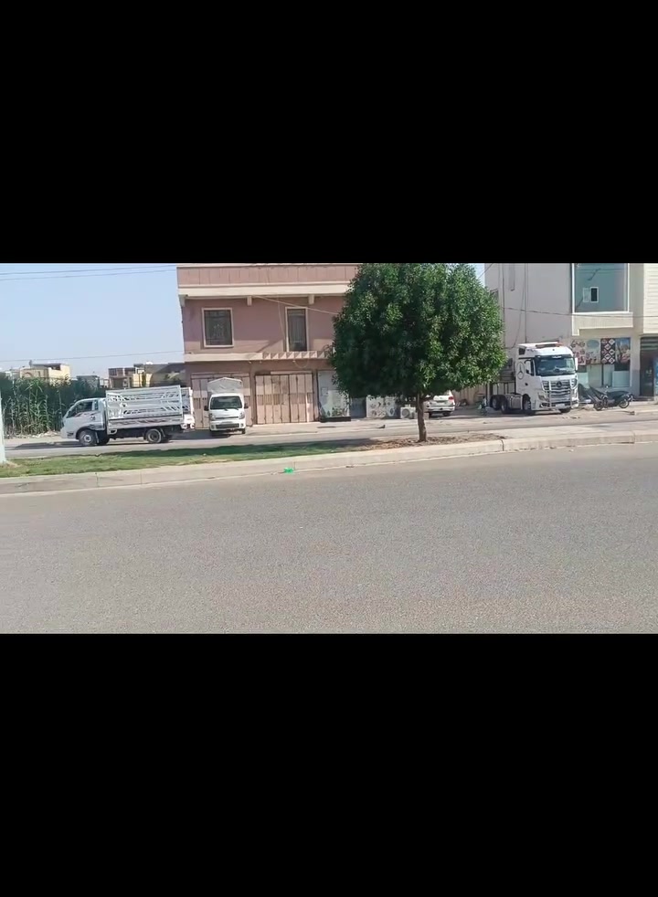 السلام عليكم
 قطعة ارض للبيع في منطقة حي الامين الاولى منطقة ٢٤ مقابل ماركت بسكلاته وقرب مجمع النخيل على  شارع40 البرديني
 المساحه  220م الوجه 11نزال 20

السعر 230 وبيها مجال بسيط 

للتواصل على الارقام 
***********
*********** واتساب
