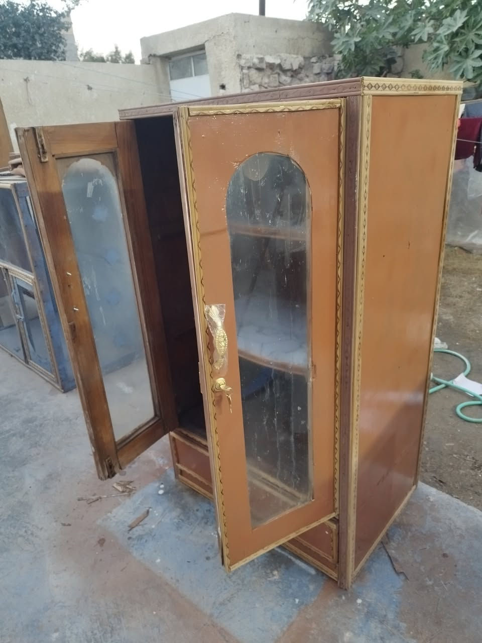 يا الله كنتور بابين خانتين وبوري تعليك ملابس وجرار بسعر 55 الف وثاني كنتور او كلشي يرهم ازغر منه شويه 3 خانات وجرار ب 45 الف مكاني ابو غريب ***********  ***********
