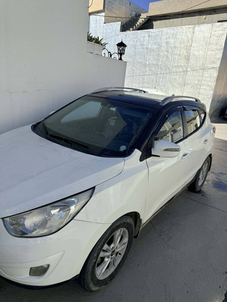 تۆکسون مودێل 2011
حیزام بویاخ
جەمپێکی خفیفی پێشەوەی هەیە
پانورامایە 
گێرومکینەو تەقەورەقەی بەشەرت 
سحری 98مجال
شوێن هەولێر 
ژمارە موبایل *********** أربيل, العراق
