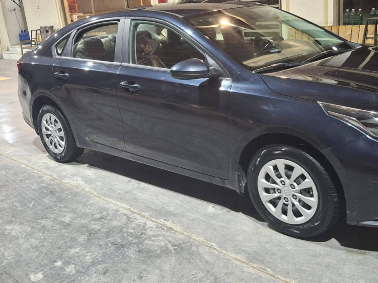 سلام عليكم سيراتو للبيع 2021 كفاله عام عدا شخط الموجود   محرك 1600 دوش رقم بغداد بسمي سياره جديده مانقص اي شي  ماشيه 100 الف. سعره 155 وبيه مجال بسيط ال شراي مكان سماوه اي استفسار اتصال ***********
