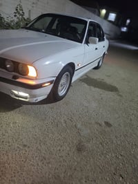 بي ام ٥٢٠ • ابيض • زينون