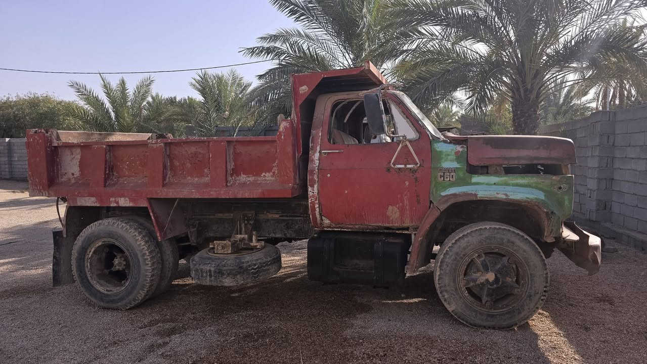 سيارات عدد 2  للبيع  فالفو رقم قادسية صدامي محرك بيه بخار كير واكسل مكفول
والثانية شوفرليت  رقم بصرة اللماني سنويه لل27  مكينه وكير مال كيه 2700  مكفولات  

سعر السيارة الوحده  3ونص مليون  وبيهن مجال بسيط 
مكان السيارات كربلاء 
للأستفسار الاتصال على الرقم ***********
