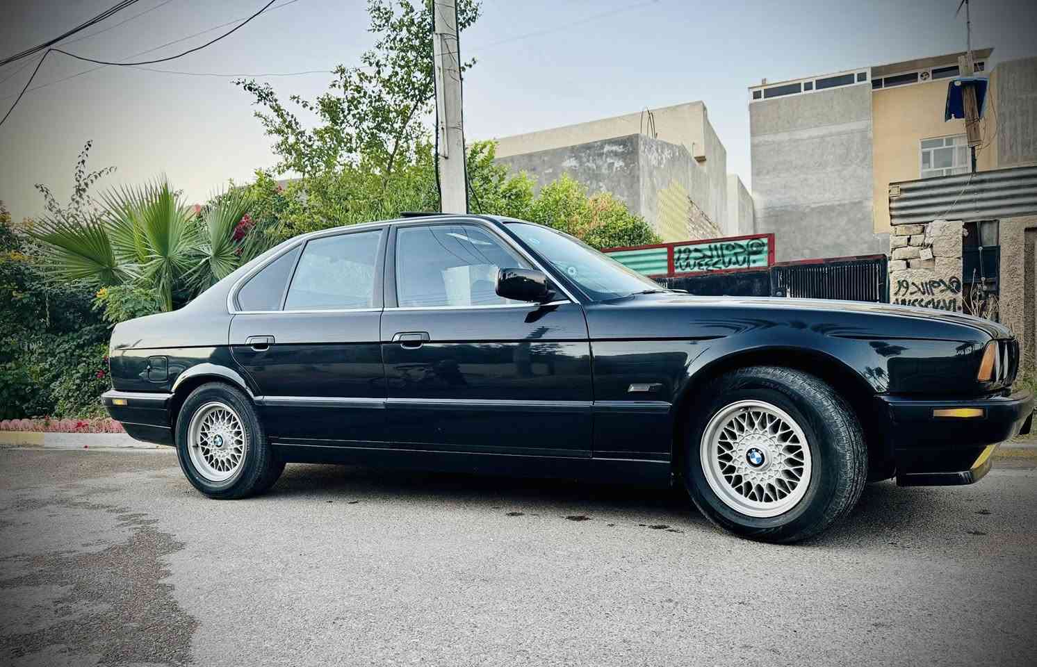 السلام عليكم للبيع بي ام حجم 535 مديل 90 سياره نظيفه وكامله من الدعاميه للدعاميه داخل وخارج تبريد ثلج گير ومكينه 3.5 مفتوح شلعه ومعدل سياره ما ناقصها شي هزه جديده سنويه لل27 السعر 78 وبيها مجال المكان بغداد حي الجهاد الأطباء الأتصال ع الرقم ***********
