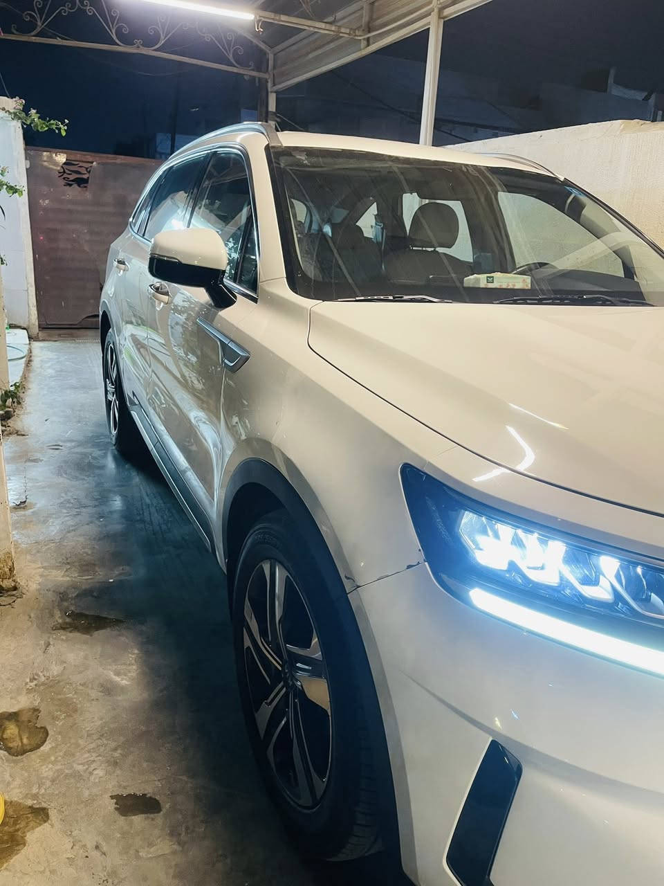 سلام عليكم 
للبيع 
كيا سورنتو موديل ٢٠٢١ خليجي 
رقم بغداد بسمي
ستة سلندر 
ماشية ١٠٥ 
نص فول 
بصمة
كشنات كهرباء 
صندوك كهرباء
مري شفط 
اوتو هولف 
اريل انفكيشن 
تلث قطع تبريد 
كير عصا 
حساسات 
شاحن واير ليس 
تشغيل عن بعد

السعر ٢٦٥وبيهة مجال 
مكان السيارة بغداد 
*********** 
مكفولة من الصبغ فقط بارد بسيط
