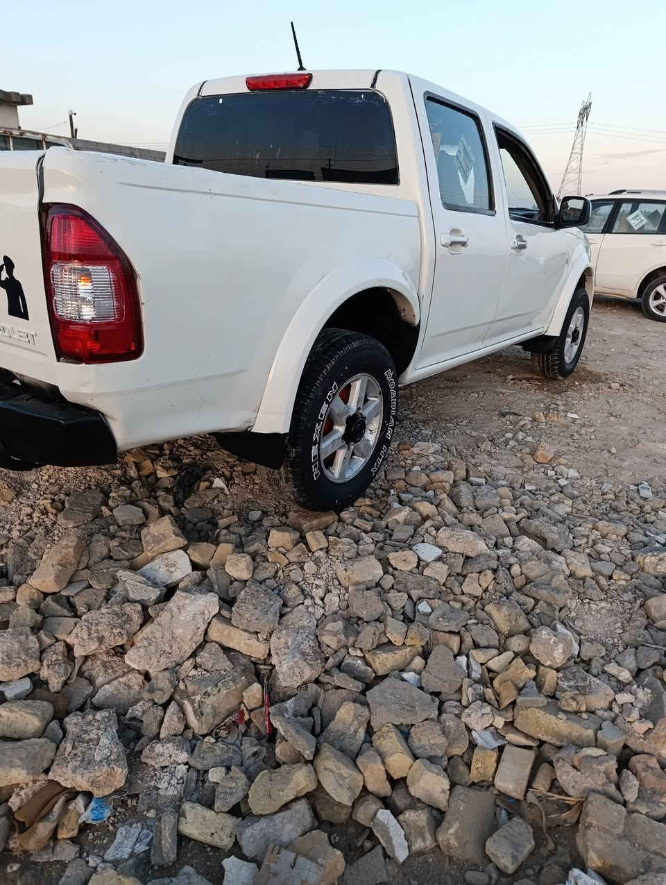 الوف موديل 2005  مزاد دخليه      شاصي مكفول مكينه وكير مال بطه  حدادي جديد  تخم تايرات كهربائيّ شغال دوشمه جديد  سياره كلش مكفول  سعر38 وبيه مجال  مكان ناصريه قضاء الرفاعي رقم الهاتف ***********رقم***********رقم***********
