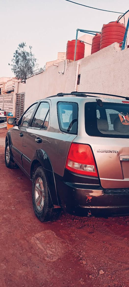 السلام عليكم 
سورنتو 2005 بانزين ادوات مكصوصة 38 $ البصرة شط العرب ***********
