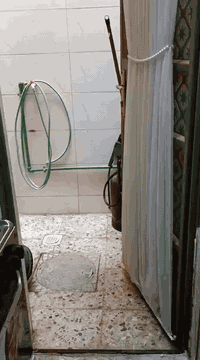 سلام عليكم بيت زراعي مكاتبه فقط مساحة 75 متر  طابق واحد غرفة نوم ستقبال وصاله خلف السده بالجمعيات لبيت مكاتبه فقط كهرباء مي مجاري تبليط خطين وطنيه بي   للبيع سعر 66 وبي مجال  اتصال ***********
