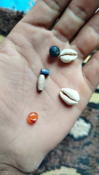 للبيع • اكسسوارات شخصية • تواصل خاص