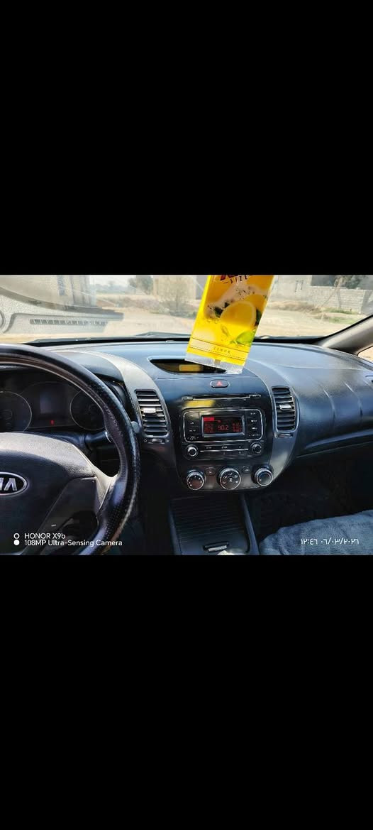 السلام عليكم.سيراتو 2014 بيه الباب السائق مبدل وصبغ الجاملغ الخلفي بأسمي مداور ثاني يوم مكينه بيه تنقيص قليل كير شرط 

مكان السياره السماوه الوركاء الكرامه 
لتواصل ***********
السعر 95
