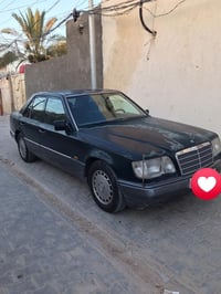 مارسيدس دب م • ١٩٩٠ • المشخاب