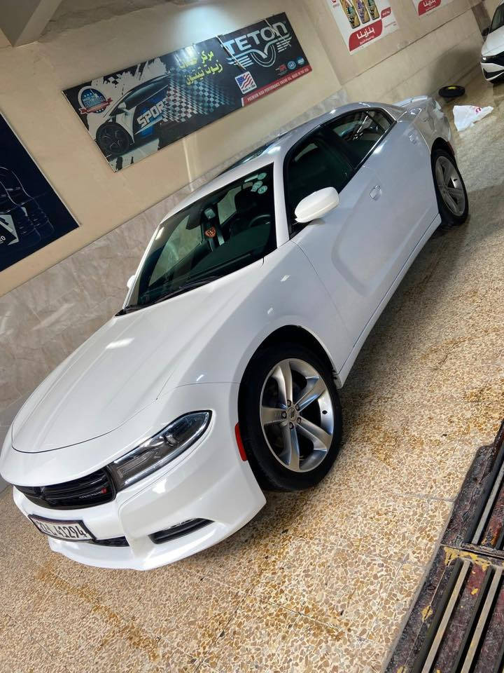 السلام عليكم دوج جارجر.موديل 17  كلين
فتحه سقف 
عداد. 260
شفتات بل ستيرن 
كراسي حضن 
حساسات خلفي
نقطه عمياء 
اوبعد بيه موصفات 
ماشي 72 حقيقي 
بسمي تحويل ثاني يوم
سيارة كلين 
للاستفسار على هذا الرقم 
***********
غير متواجد على الفيسبوك
