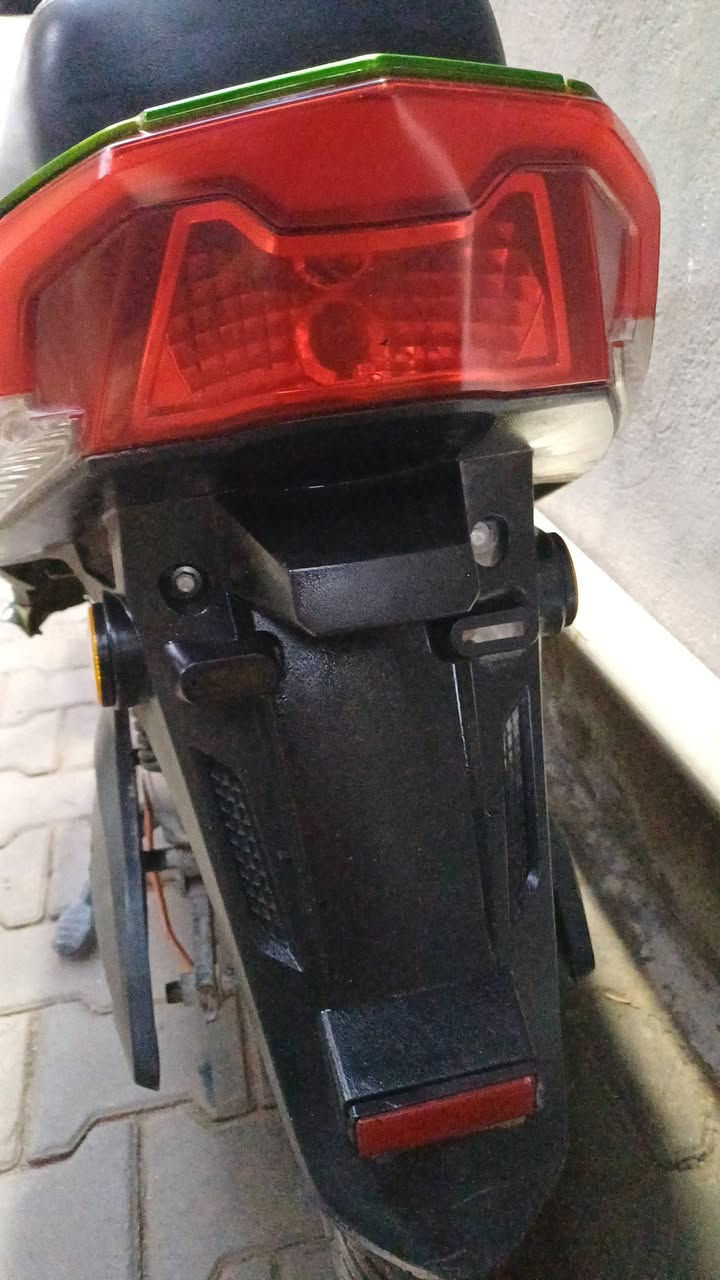 السلام عليكم دارجه نوع سكني للبيع كلشي ما بيها كلشي شغال ملف عقل ضفيره لايتات بكلايتات هورز بس ٣ بطاريات من أصل ٦ واكفات
الموقع الاعضميه سبع ابكار 
قرب جوهرت لبنان الجديده 
التواصل فقط واتساب 
***********
