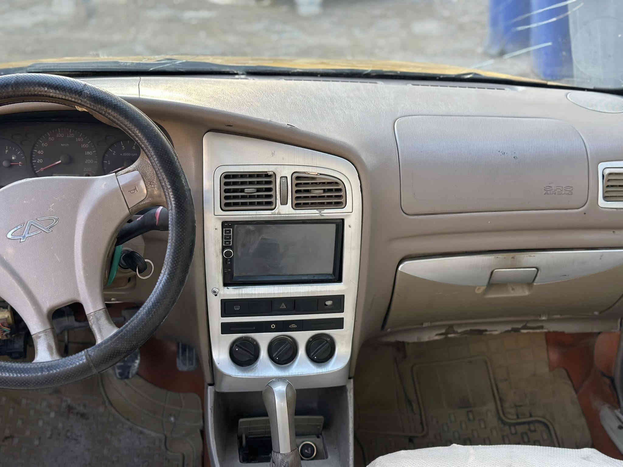 أسلام عليكم سيارة شيري موديل 2010 تحويل ثاني يوم هيئة  وغرامات مصفره سيارة جاهزة أي نقص ما بها بلادية مكينة كير جدد تخم تاير جديد تبريد ثلج كهربائيات كلها شغله مكينة ناعمة دوشي كشنات جديدة //عنوان بغداد البياع السعر 27 وبيها مجال  ***********
