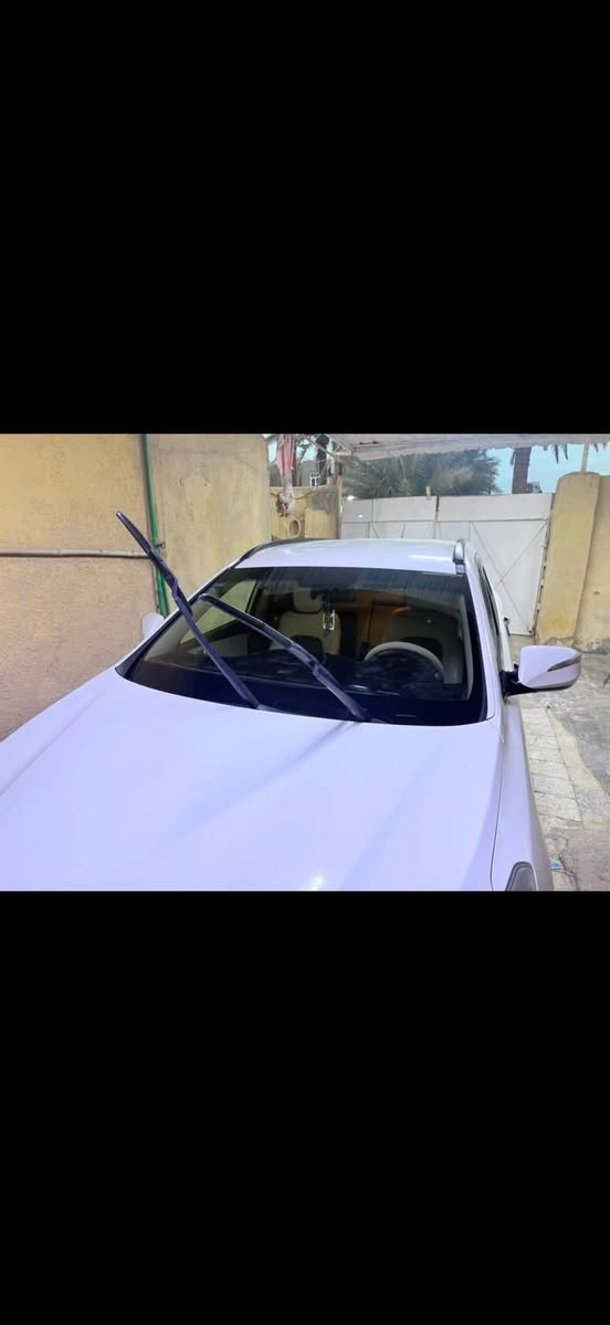 سلام عليكم للبيع فقط هونداي سنتافيا ٢٠١٣ خليجي رقمها صلاح. الدين بسمي مشروع وطني السياره مكفوله من الضربه ول صبغ بيها شخط بل باب مال صدر فقط مكينه ٦ جديده كير جديد تتفئه تبريد صدر جديد تخم تاير كشنات جلد العنوان بغداد المدائن 
السعر ١٥٠ وبيها مجال حك الجيه 
***********
