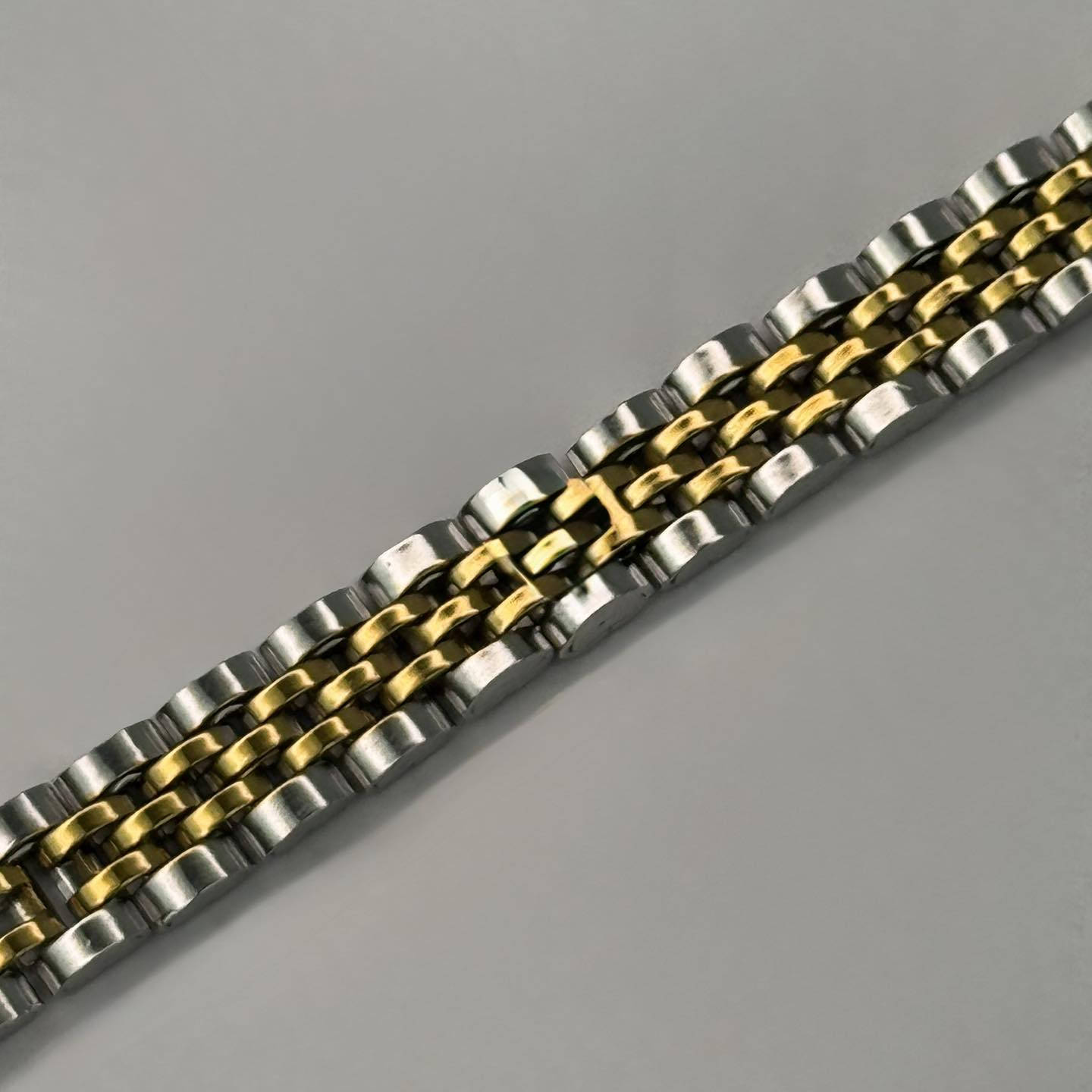 Zain_Pazaar
سوار رجالي ماركة ROLEX

المواصفات
.المعدن ستيل 
.اللون فضي مطعم بالذهبي
.ضمان سنة على الطلاء
.يأتي مع علبة جلد

السعر 25.000 شامل اجور التوصيل
يوجد توصيل لجميع محافظات العراق 

للإستفسار:***********
او مراسلة الصفحة

#ساعات #رجالي #توصيل #f #اكسسوارات #العراق #m #a #ملابس #ماركة #tiktok #instagram #fashion #facebook #تجميل #أناقة #هدايا #هدايارجاليه #هدايامميزة #ضمان #hublot #followforfollowback #explorepage #ex #explore #share #like #instalike #save #money
