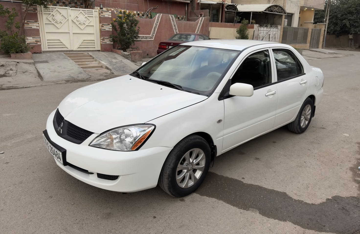 السلام عليكم
للبيع مستربوشي لانسر بومه 2010 خليجي لون ابيض
رقم اربيل الدولي بأسمي شخصياً شرط التحويل وسنويته لغاية 2031 وهزة وبراد كله جديد 
ماشية 163 الف كيلو فقط حقيقي 
السياره بيه قطعتين صبغ فقط بدون دواخل 
باقي السياره مكفوله كفاله عامه 
كير اوتماتيك والمحرك والكير مكفولات بدون تنقيص بدون تبخير 
ومواصفاته مال لانسر المعروفه
ويل كب كير اوتماتيك تحكم مري كهرباء 4 جام كهرباء حساسات خلفيه وغيره 
السياره بلاديه وعلى وضع الشركه جاهزة وبدون اي مصرف صدر امامي خلفي جديد ودوشمه جديد شادله وتخم تاير جدد جواه  
سعره 88 وبيه مجال بسيط للشراي
مكاني بغداد الدوره 
***********
