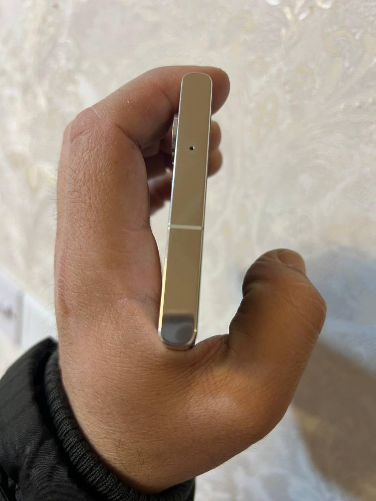 گالاکسی S23 Ultra  تەنیا درزی گڵاسی شاشەو پشتی هەیە پەڵەو دوبارەو شاشەو هەموو شتێکی بەشەرت. درزی شاشەکەی زۆر کەم هەستی پێ ئەکرێت. 
دوو سیم+ esim 
ڕام 8 + 8
زاکیرە 256 گێگا
کامێرا 200 مێگاپێکسڵ ڤیدیۆ 8k 30fps
سناپدراگۆن 8gen 2 
Pubg 120fps
پاتری 5000 شەحن 45 وات
نرخ/ 380$ 
شوێن سلێمانی. گەیاندنم نیە. السليمانية, العراق


**إذا كنت صاحب هذا الإعلان وتريد حذفه لأي سبب، رجاءا أرسل رسالة إلى الدعم الفني**