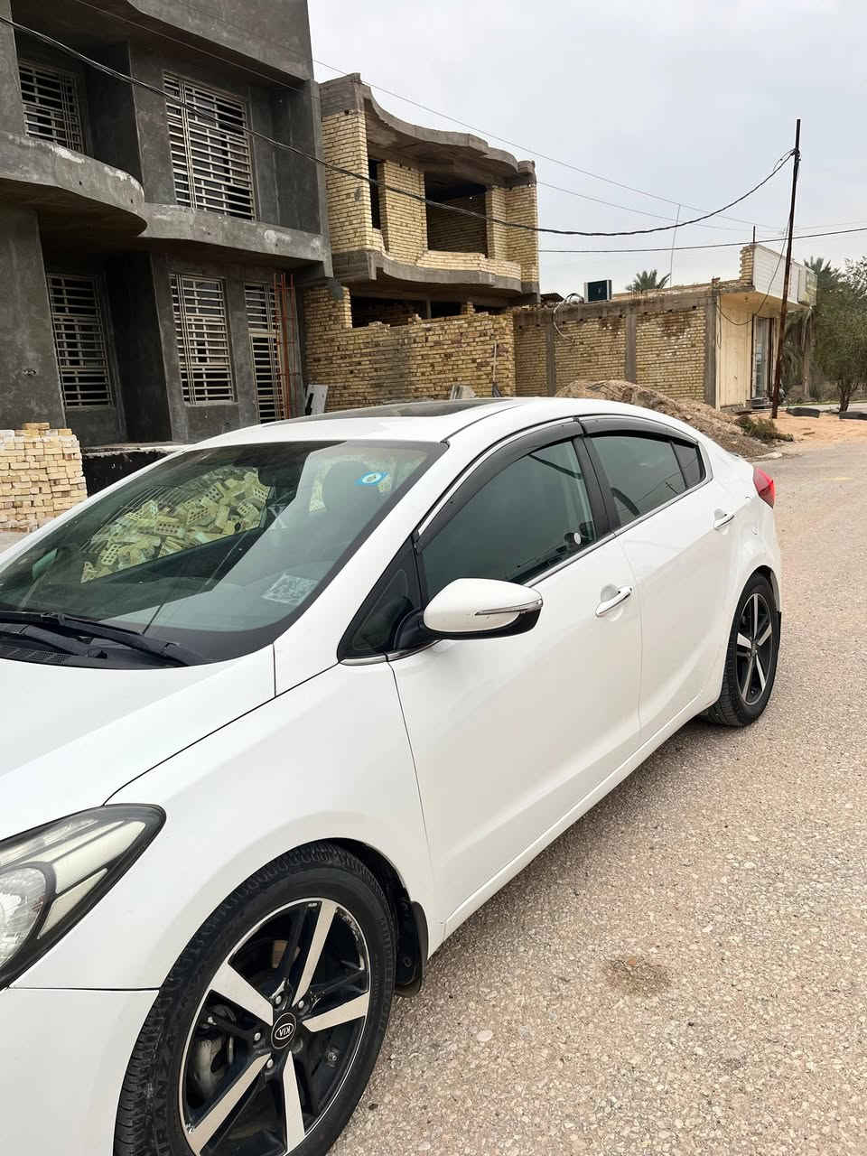 سلام عليكم 
كيا فورتي ٢٠١٥ رقم بغداد باسمي 
مواصفات 
بصمه 
فتحه 
اشاره مري
لدات 
كشن كهربائي
كشن تبريد تتدفائه خلفي وامامي
حساسات خلفيه +كامره بلادي
مري شفط 
يدات نيكل+لد ترحيب 
تبريد قطعتين 
مكفوله من دواخل بنيد شويه بيه صبغ+شبر بالباب سايق
دعاميه نفس لون بلاد جاملغ امامي بلاد نفس لون 
السعر ١١٥ 
***********
بابل
