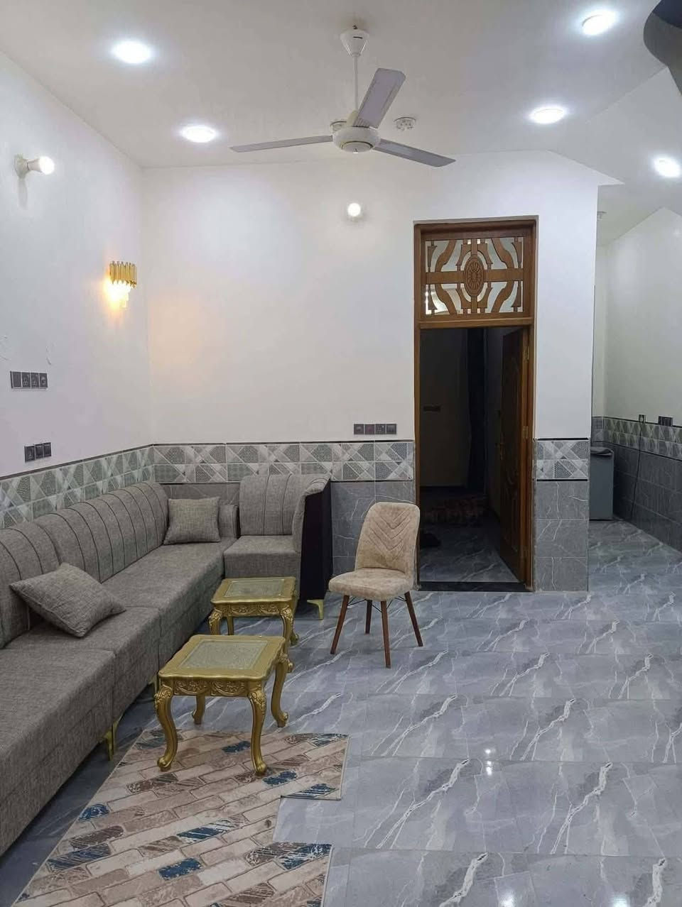 دار للإيجار (مؤثث) – الديوانية / حي العسكري الرابع

📍 الموقع: حي العسكري الرابع – شارع 7 السايدين الجديد

مواصفات الدار:

غرفة نوم واحدة

استقبال

صالة

مطبخ

صحيات عدد (2)

حمام واحد

مناور عدد (2)

طارمة

💰 سعر الإيجار: 400 ألف دينار شهرياً

للاستفسار والتفاصيل يرجى التواصل.


**إذا كنت صاحب هذا الإعلان وتريد حذفه لأي سبب، رجاءا أرسل رسالة إلى الدعم الفني**