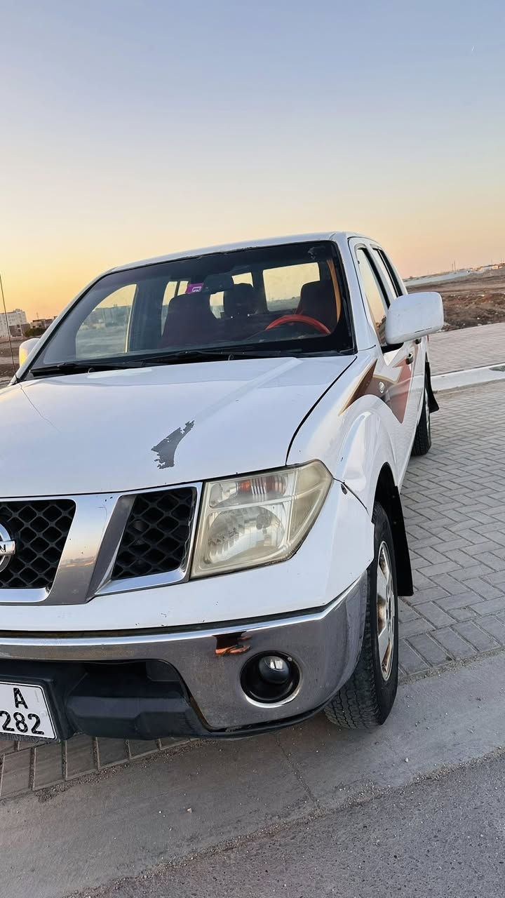 نيسان نيفارا 2014 رقم انجليزي بصره قبل 3 ايام شادهن لوحات اوتوماتيك مكفوله من اي دعمه ومكينه ما مفتوح بيها برغي سعرها 125 وبيها مجال سياره مال جناي للستفسار الاتصال على رقم ***********
