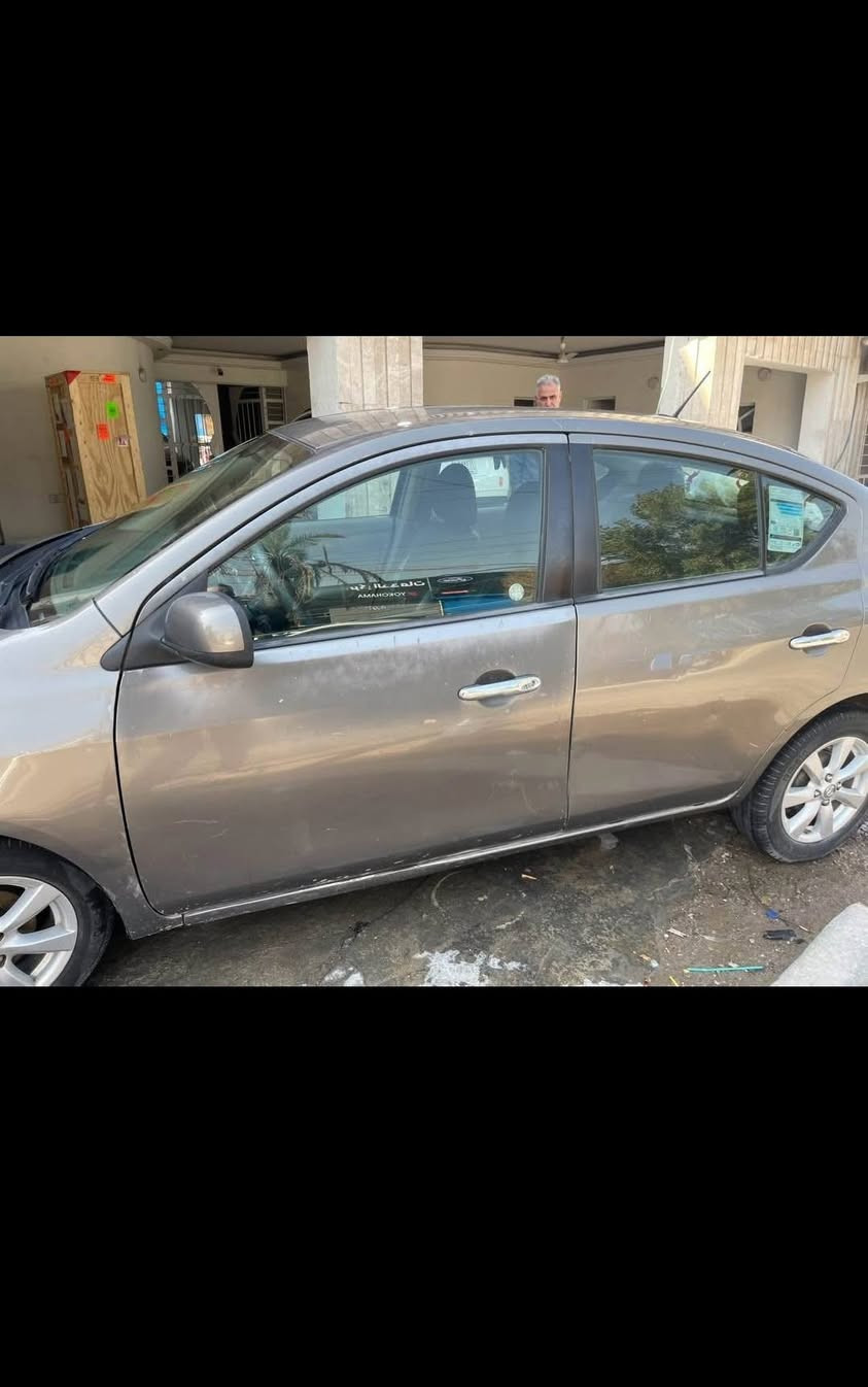 سلام عليكم نيسان فريسا للبيع موديل 2012 بيه بس باب مبدل او جاملغ ع بارد 
كير محرك شرط مكفولات 
باسمي هزه جديده رقم دولي بغداد مكان السياره بابل 
معروضه ب 78 رقم الهاتف ***********
