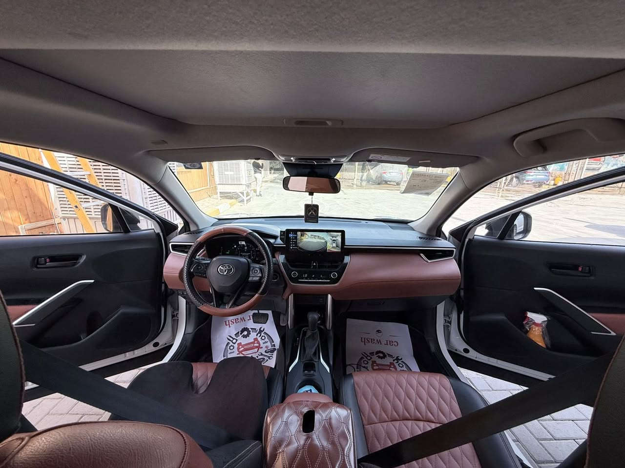 السلام عليكم
كورلا كروس 2025 هايبرد 
ماشيه 16 الف 
ب27 ونص وبيه مجال 
***********
