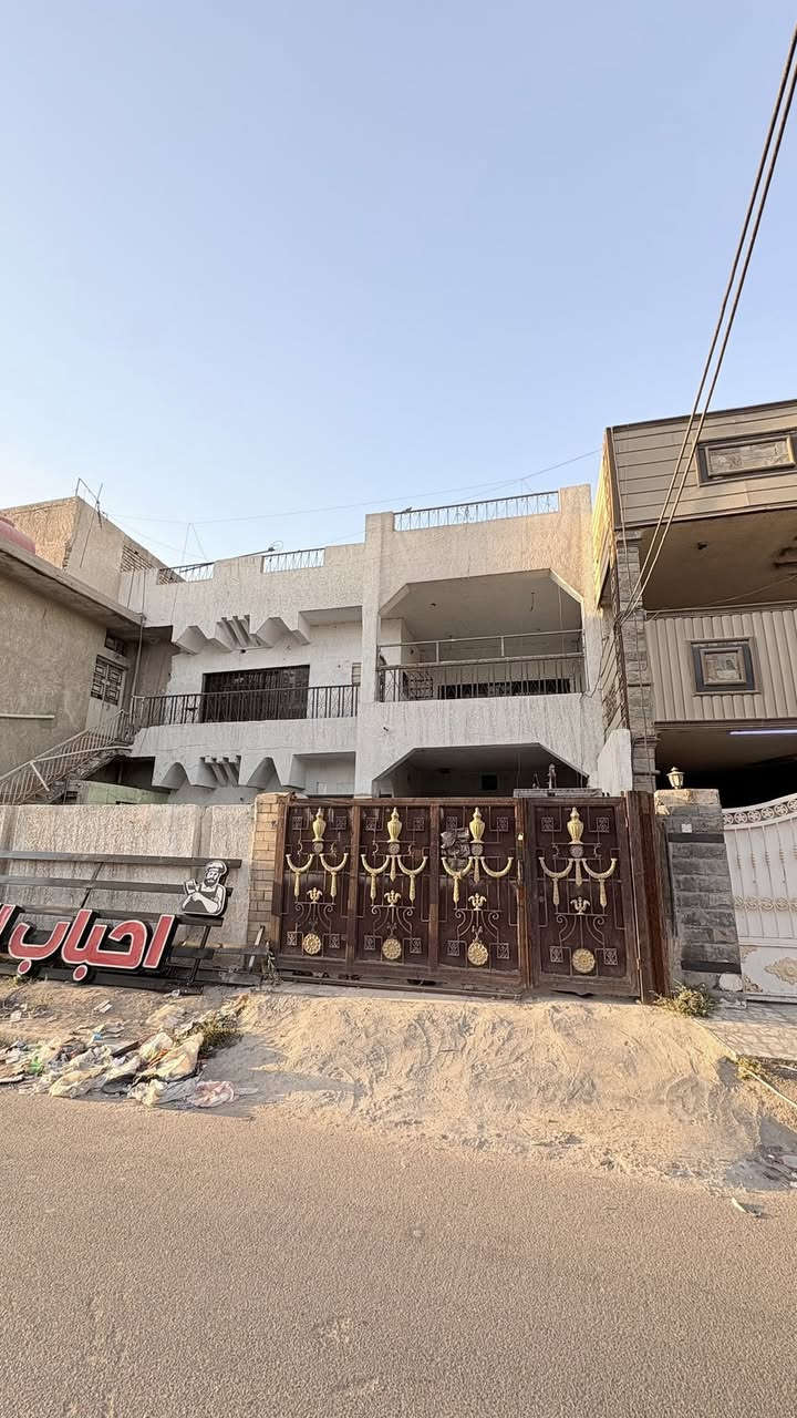 #عقارات_بغداد #بيع_وشراء #السيديه #السيدية_شارع_التجاري 
“تدور على عقار يجيب دخل اليوم وتكسب منه أكثر بالمستقبل؟ هذه فرصتك الذهبية بالسيدية!”

📍 التفاصيل:

“عقار ركني مميز جداً في السيدية – حي الشباب، قرب سوق أميمة وجامع الحبيب المصطفى، بمساحة كلية 400 متر مربع، وواجهتين 20 متر × 20 متر على شارع عام.”

🏢 مواصفات العقار:

“يضم 3 محلات على الواجهة الرئيسية، بالإضافة إلى شقة وبيت ضمن العقار، مما يجعله مناسباً للاستثمار أو إعادة التطوير.”

💰 القيمة الاستثمارية:

“الموقع التجاري، والواجهة العريضة، والمساحة الكبيرة، تجعل العقار فرصة ممتازة لإنشاء بناية تجارية أو مشروع استثماري يحقق عائداً قوياً مستقبلاً.”

🔥 الخاتمة:

“العقارات المميزة بهذا الموقع وبهذه الواجهة نادراً ما تتوفر في السوق، لا تضيع الفرصة.”

📞 أركان الرافدين العقارية
***********
